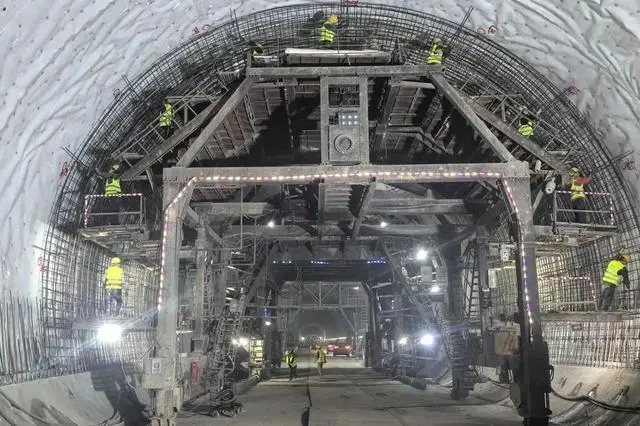 西安至延安高速鐵路9座高風險隧道全部貫通